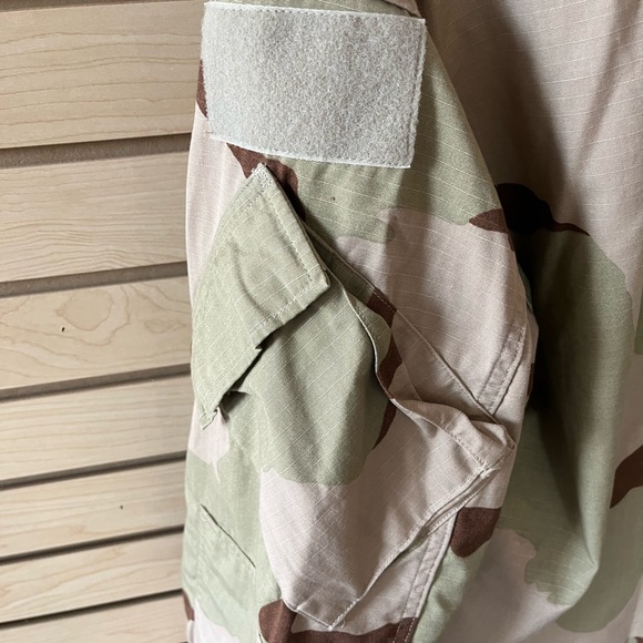 Military Camo Top Size Large - Picture 6 of 9